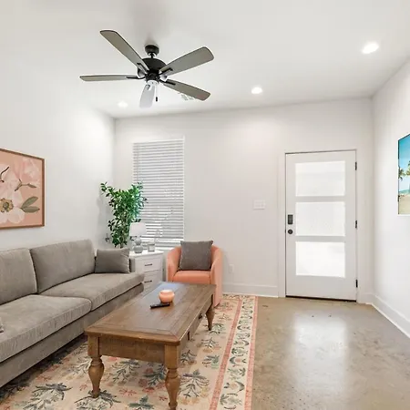 Roux House Cajun Luxury Prime Location Apartment