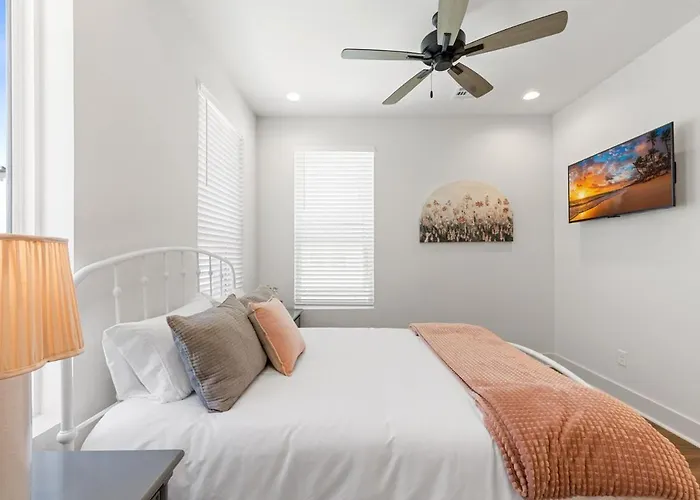 Roux House Cajun Luxury Prime Location