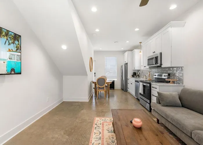 Roux House Cajun Luxury Prime Location